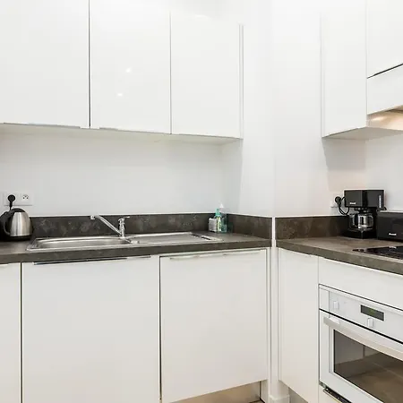 Apartmanhotel Clublord - Lovely Studio Next To The Tram